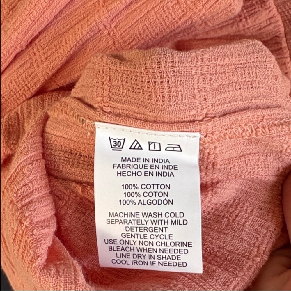 NWOT O'Neill Janette Top Coral Haze Size
Medium Retail $50.00 - Picture 8 of 9